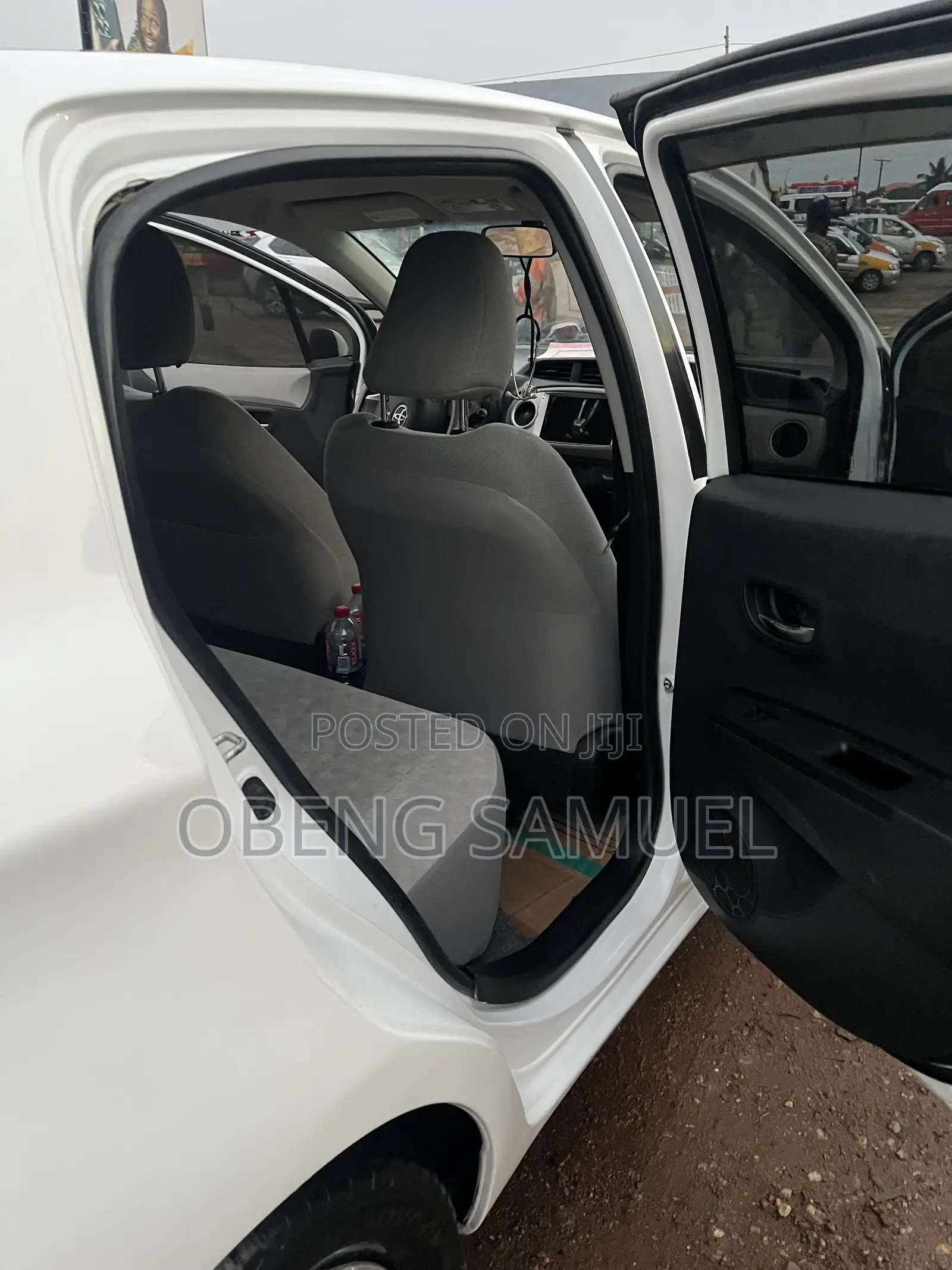 Toyota Vitz 1.3 FWD 5dr 2012 White