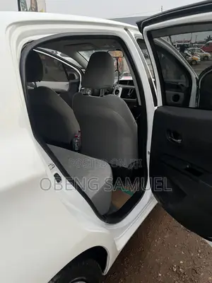 Toyota Vitz 1.3 FWD 5dr 2012 White