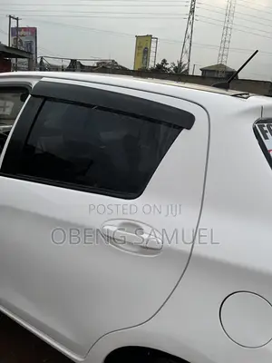 Toyota Vitz 1.3 FWD 5dr 2012 White