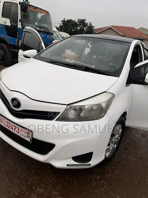 Toyota Vitz 1.3 FWD 5dr 2012 White
