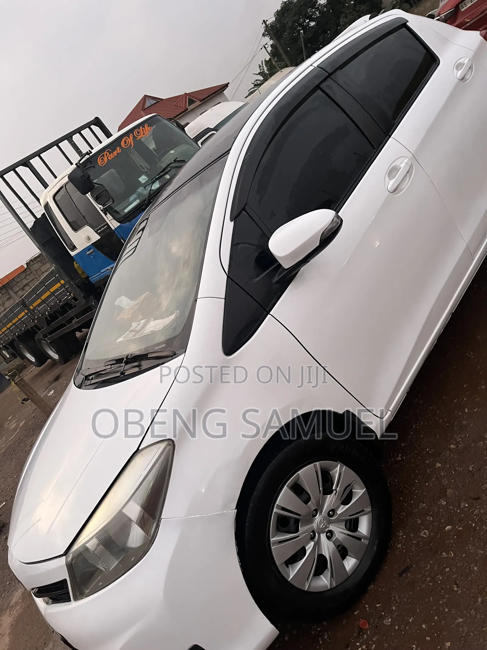 Toyota Vitz 1.3 FWD 5dr 2012 White