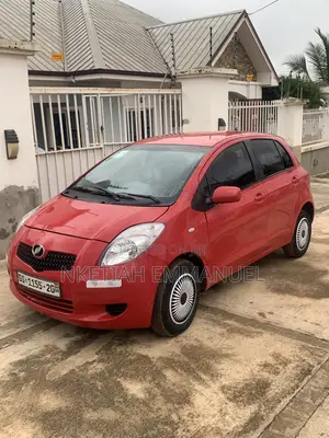 Toyota Vitz 1.3 FWD 5dr 2010 Red