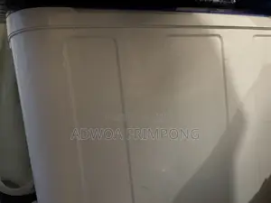 Slightly Used Hisense 7.5kg Twin Tub Washing Machine.