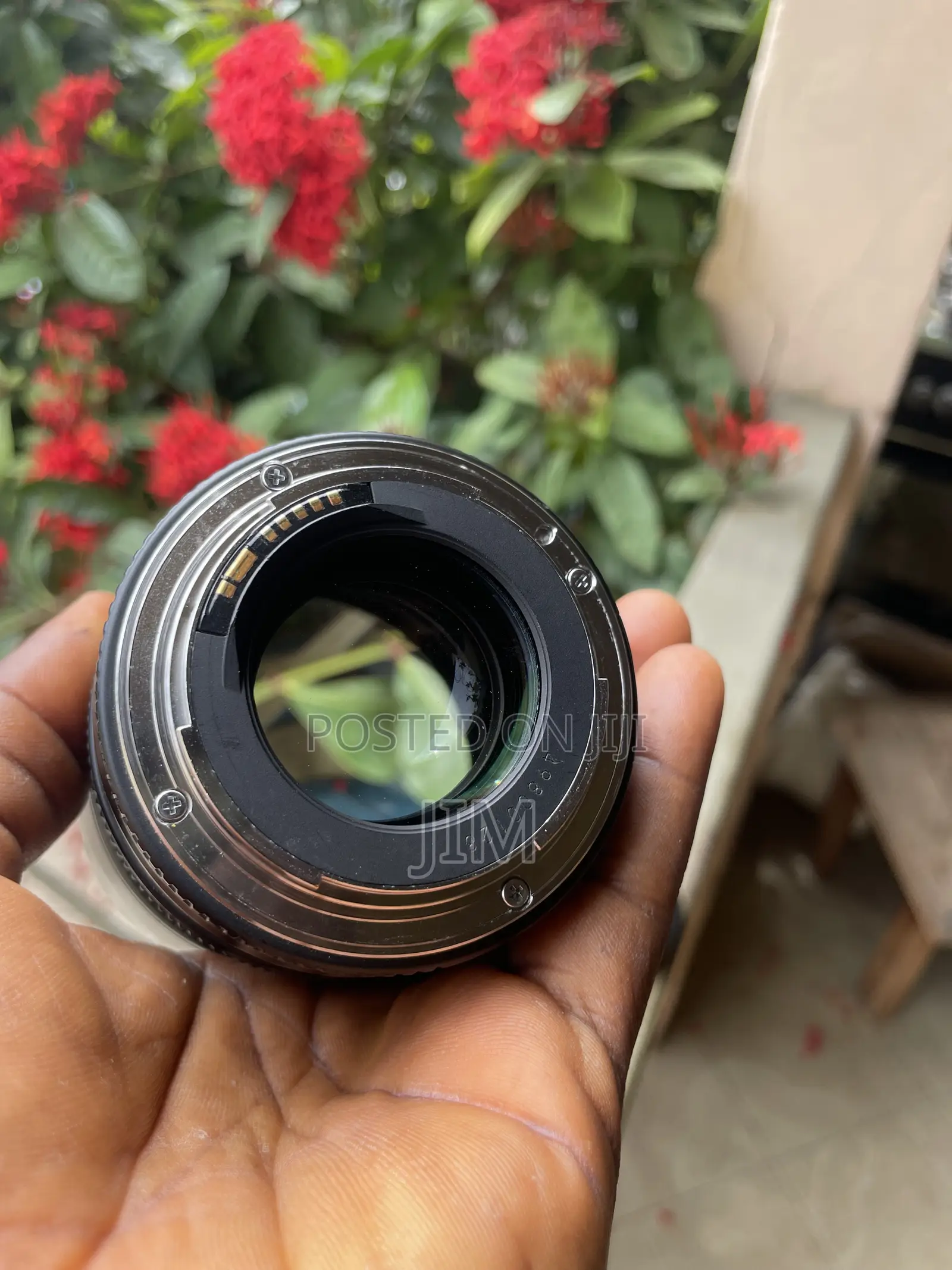 99% New Canon 85mm F 1.8