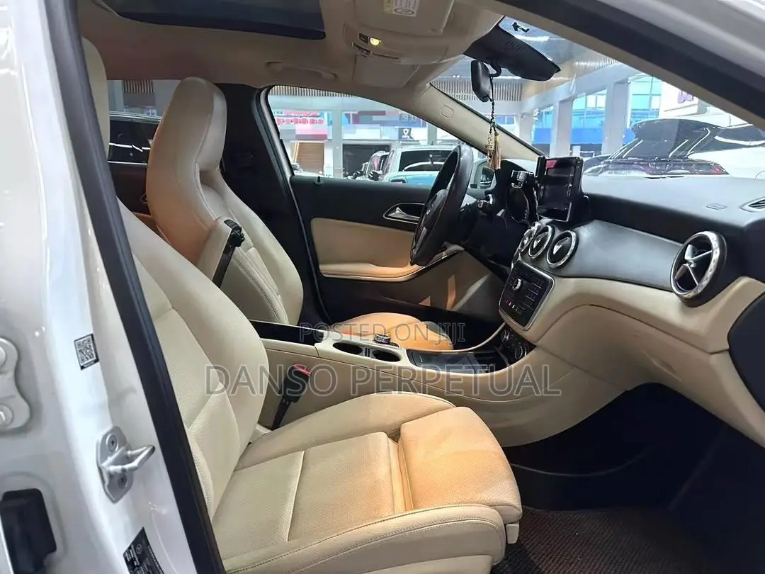 Mercedes-Benz GLA 250 2016 White