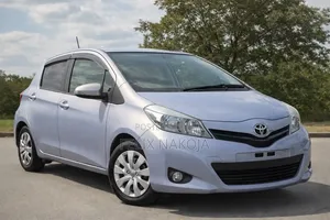 Toyota Vitz 2013 Silver