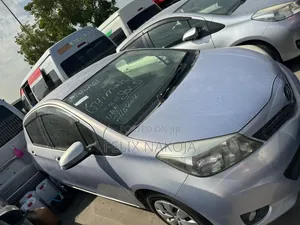 Toyota Vitz 2013 Silver