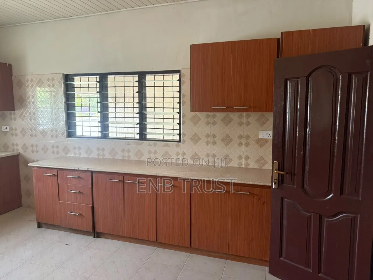 2bdrm Apartment in Onyinase, Last Stop for rent
