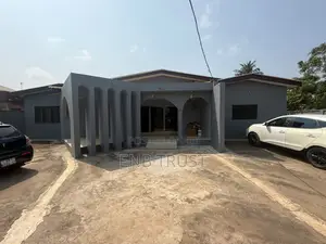 2bdrm Apartment in Onyinase, Last Stop for rent