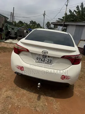 Toyota Corolla S 4dr Sedan (1.8L 4cyl CVT) 2016 White