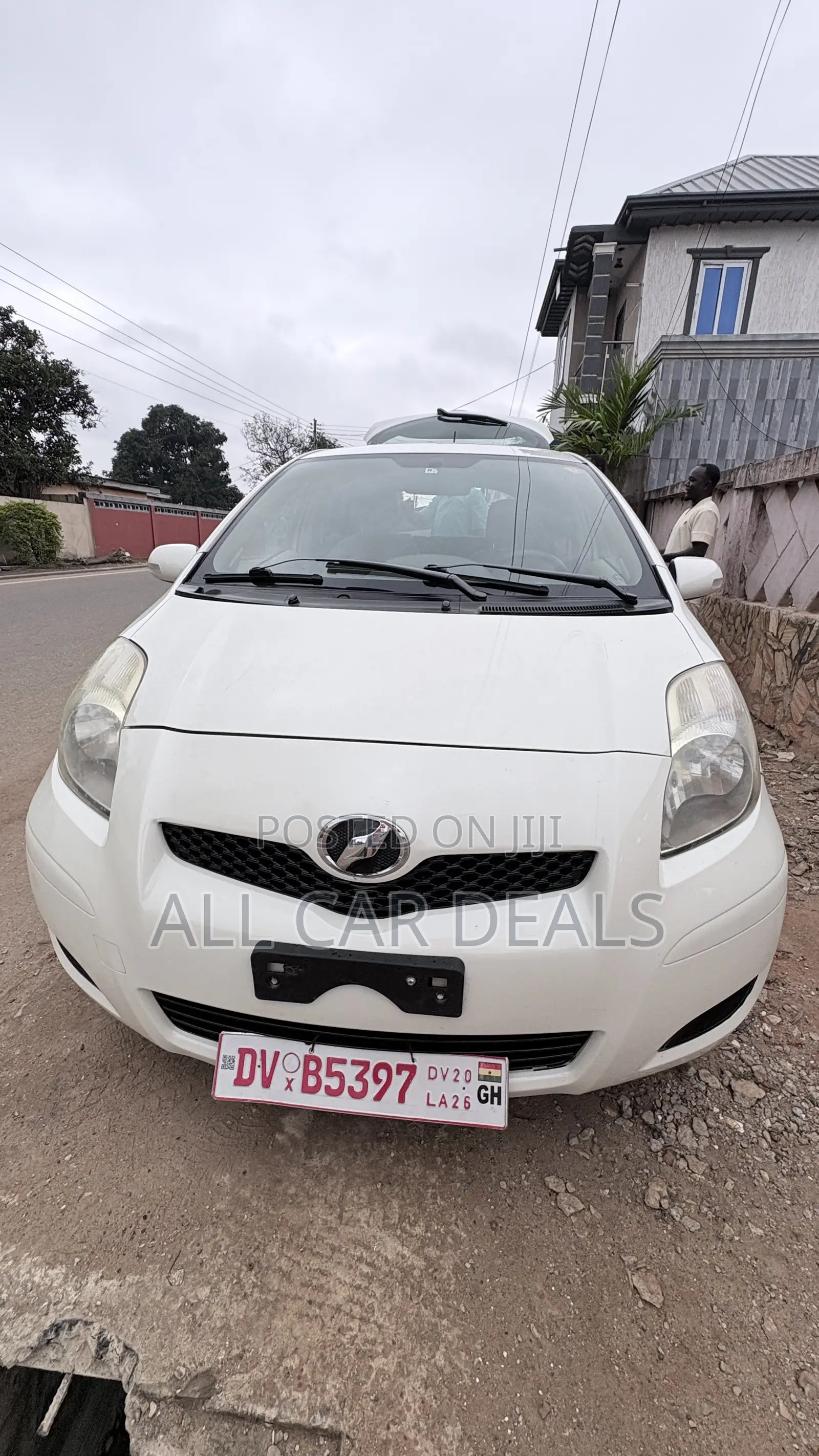 Toyota Vitz 2010 White