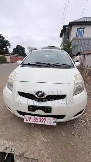 Toyota Vitz 2010 White