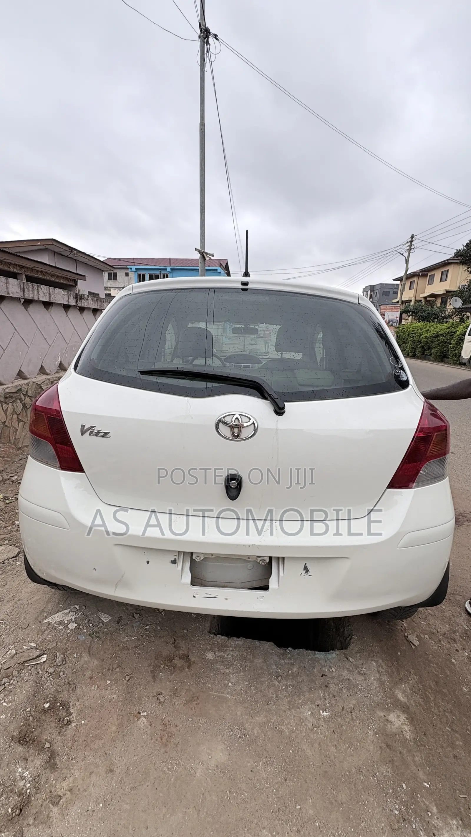Toyota Vitz 2010 White