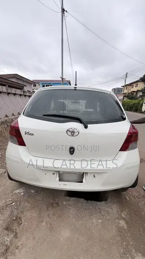 Toyota Vitz 2010 White