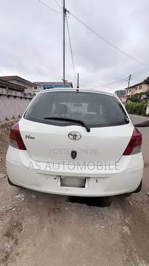 Toyota Vitz 2010 White