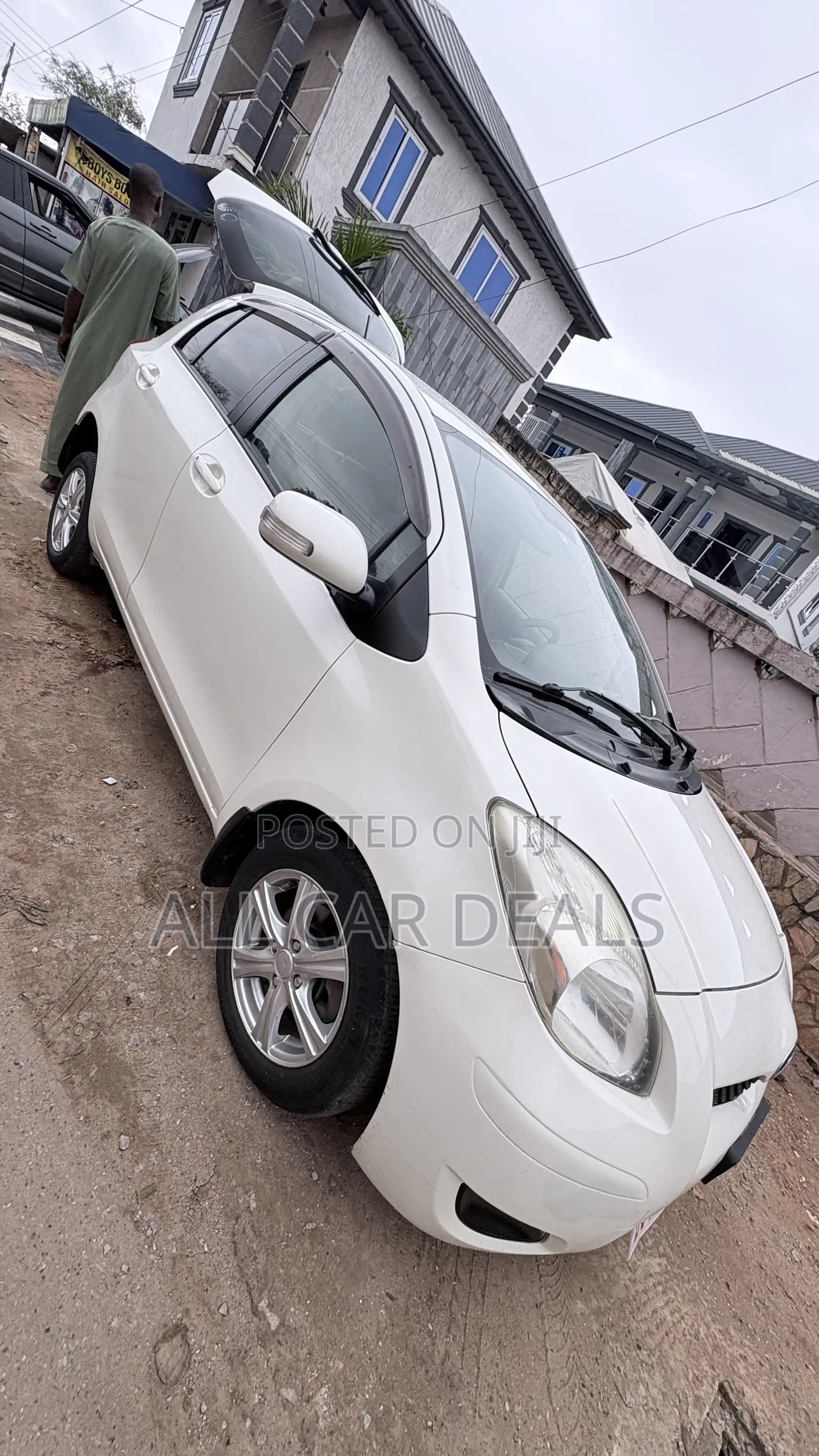 Toyota Vitz 2010 White