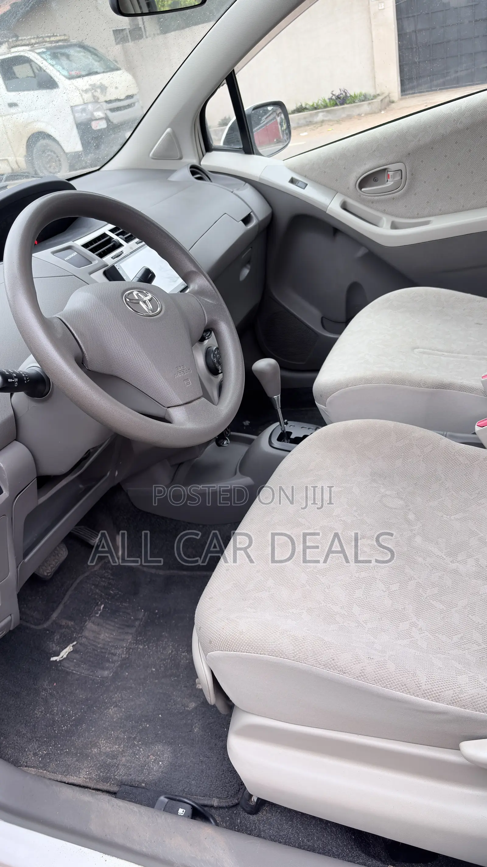 Toyota Vitz 2010 White