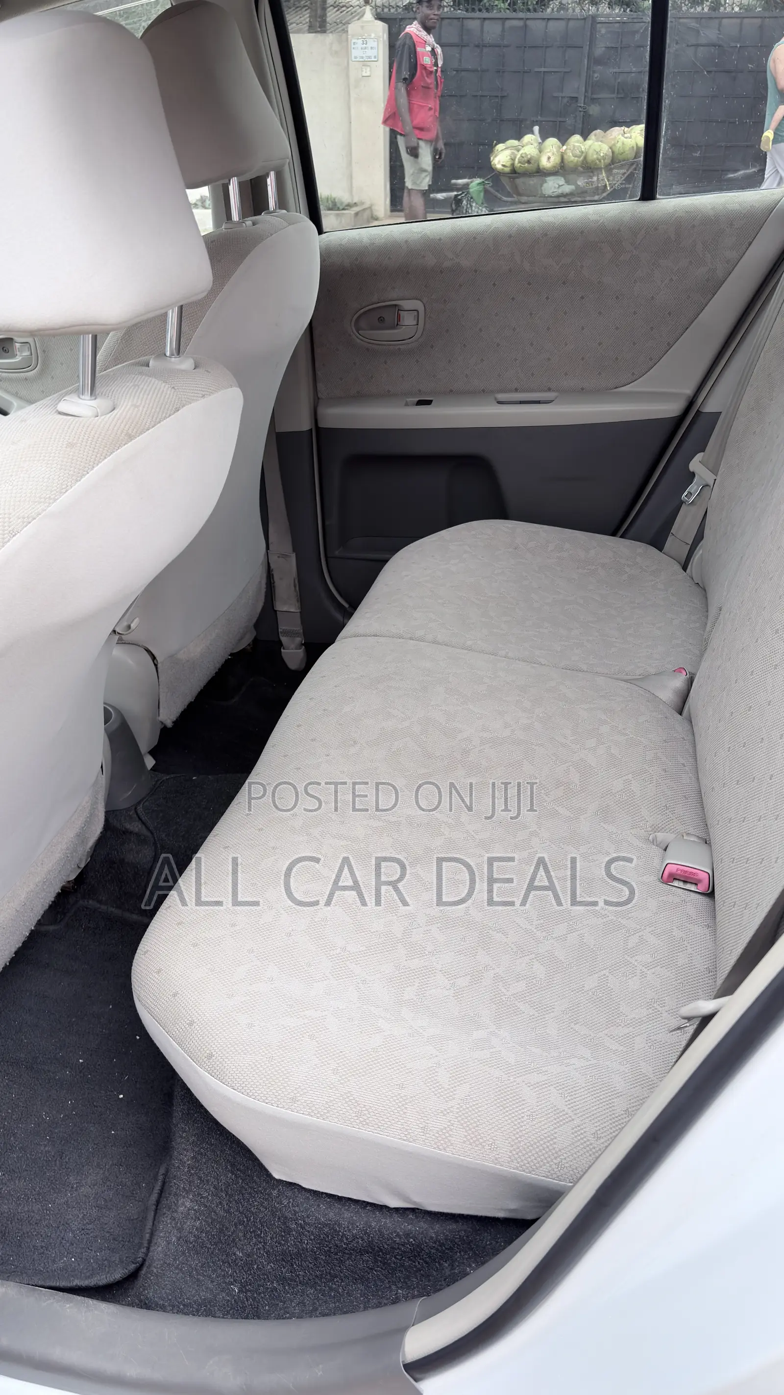 Toyota Vitz 2010 White