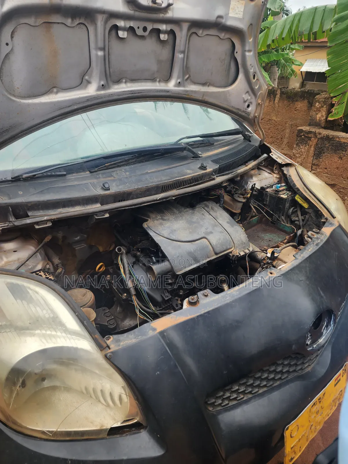 Toyota Vitz 2010 Silver