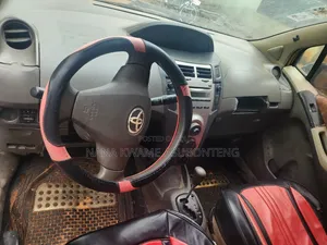 Toyota Vitz 2010 Silver
