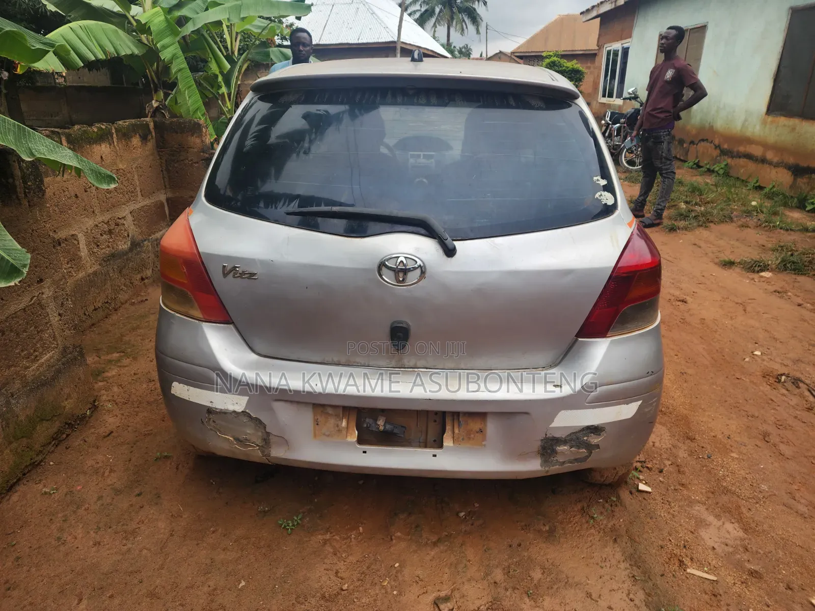 Toyota Vitz 2010 Silver