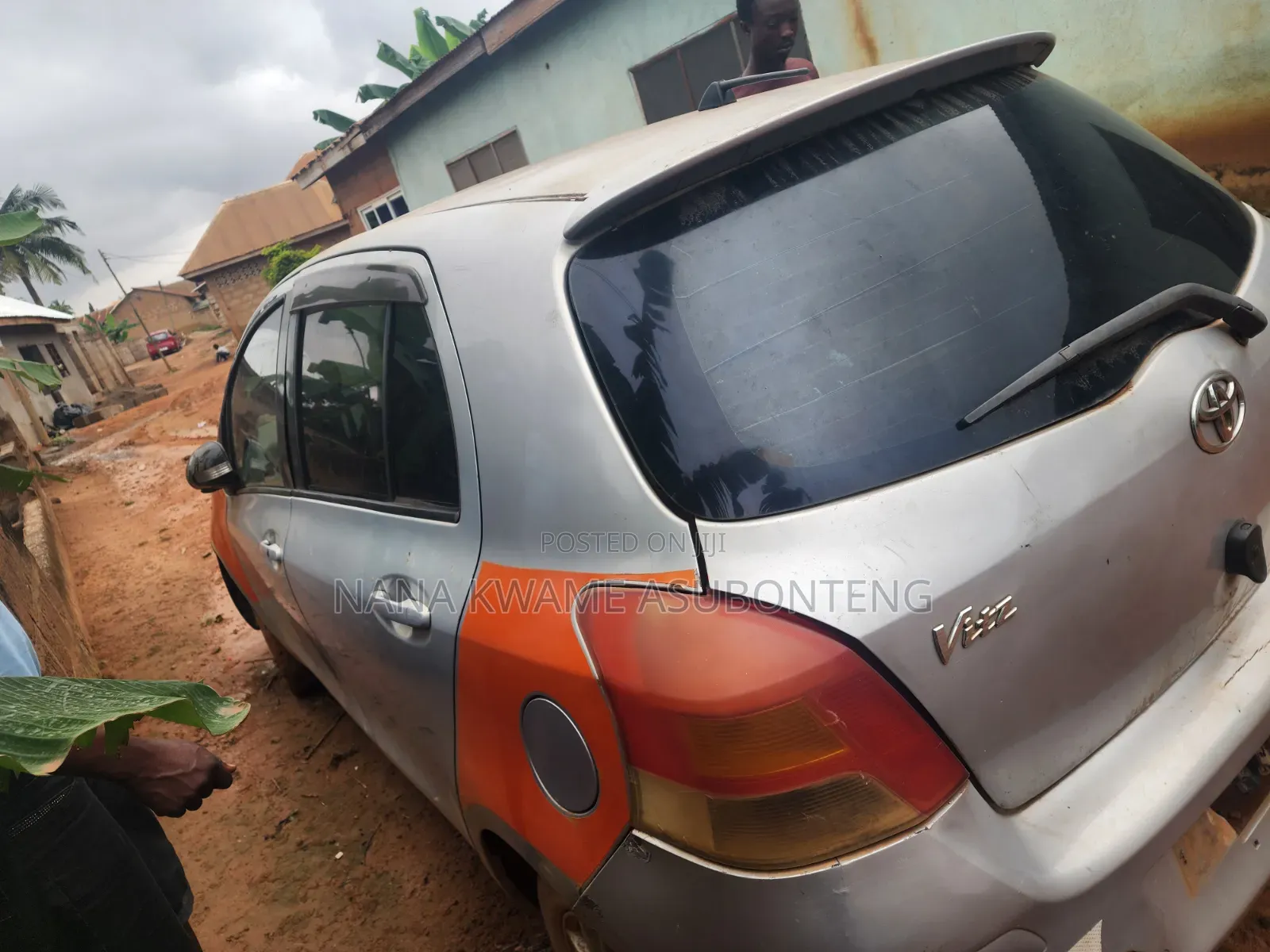 Toyota Vitz 2010 Silver