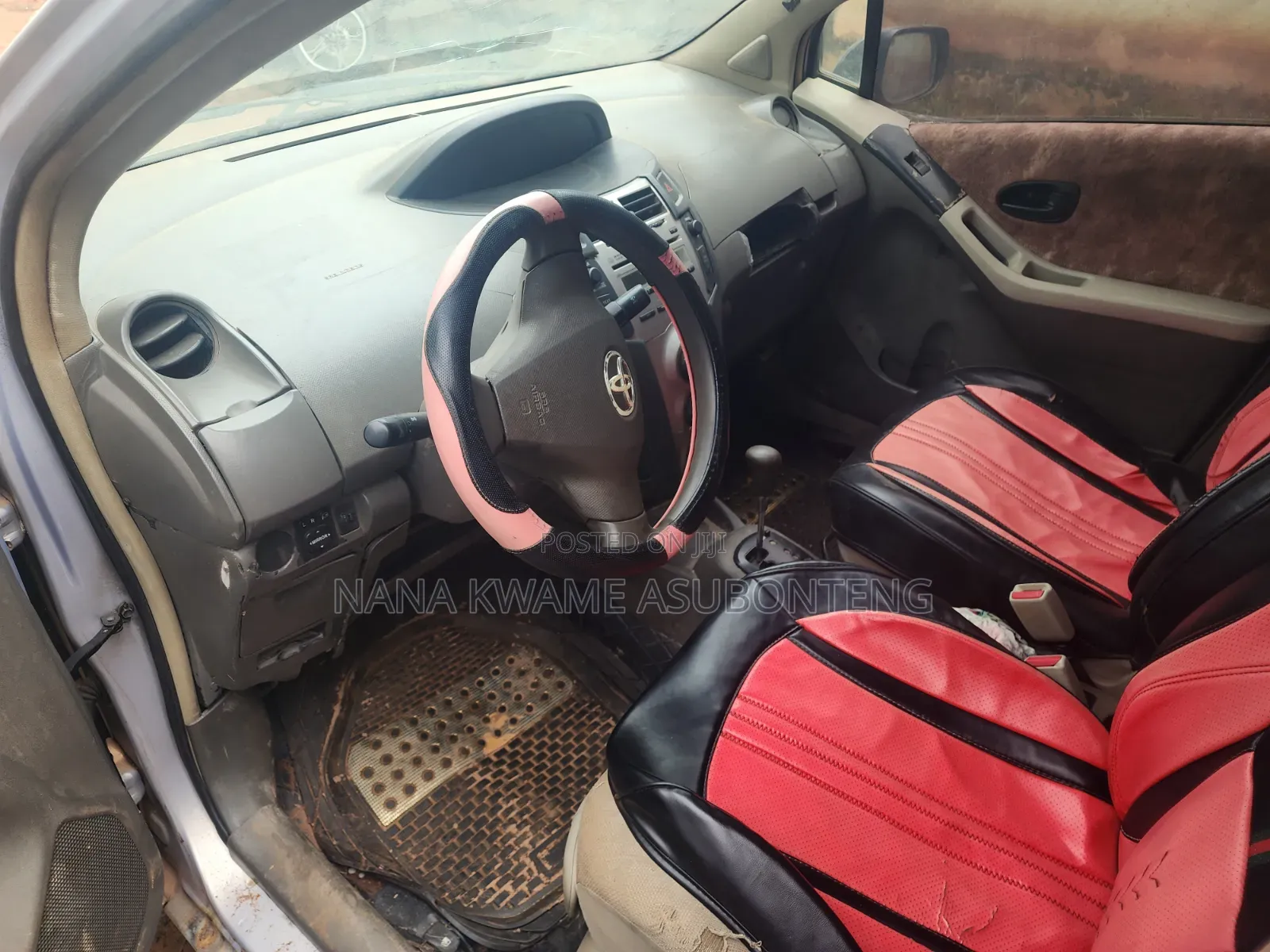 Toyota Vitz 2010 Silver