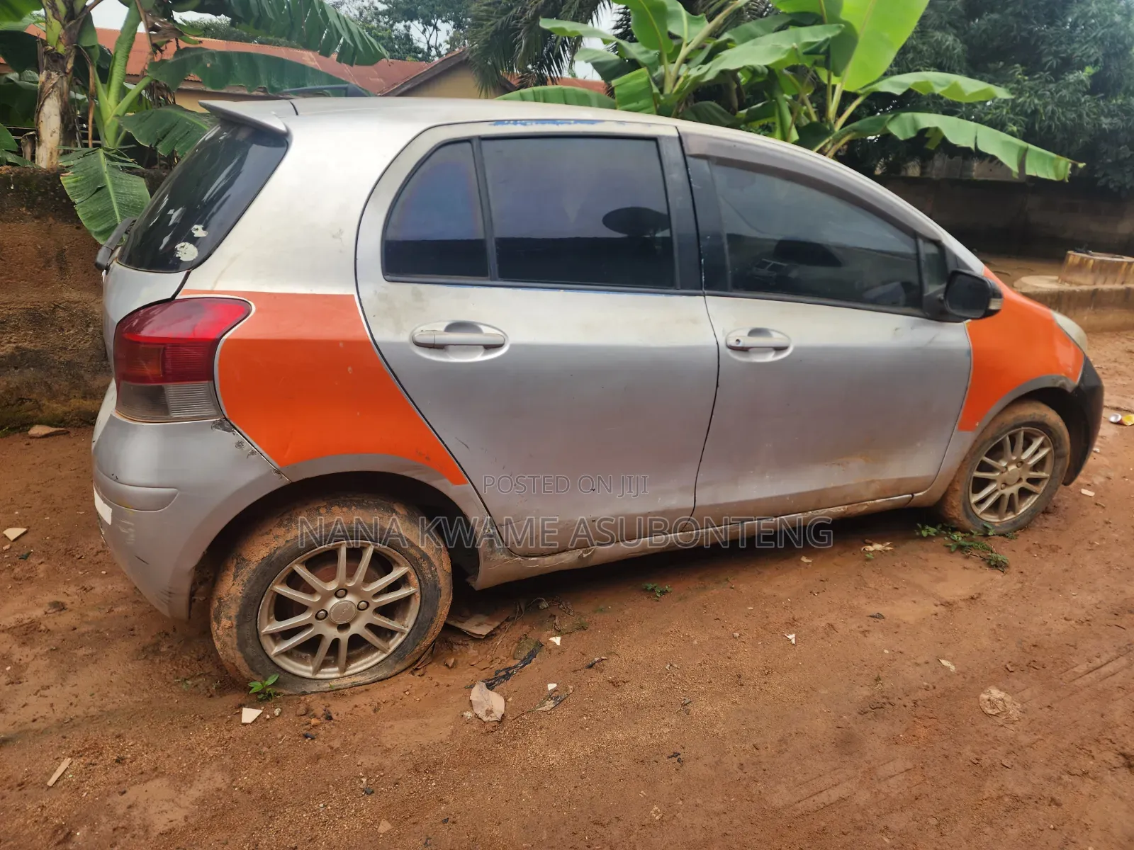 Toyota Vitz 2010 Silver