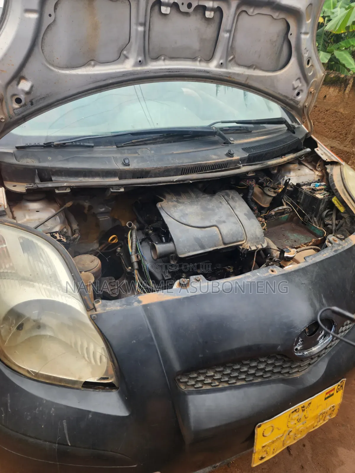 Toyota Vitz 2010 Silver
