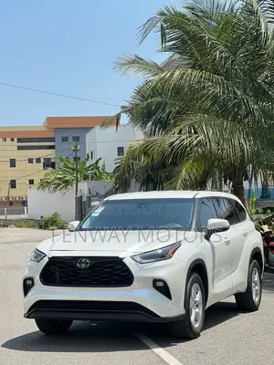 Toyota Highlander LE 2021 White