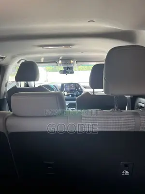 Toyota Highlander LE 2021 White