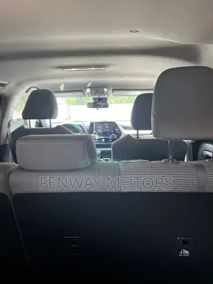 Toyota Highlander LE 2021 White