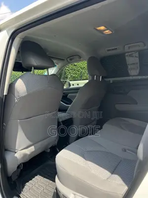 Toyota Highlander LE 2021 White