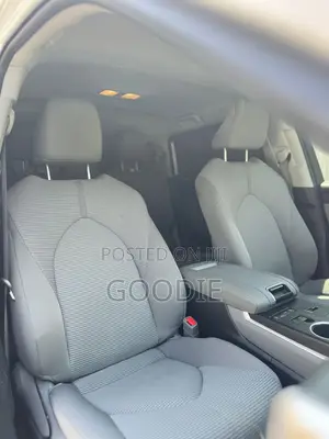 Toyota Highlander LE 2021 White