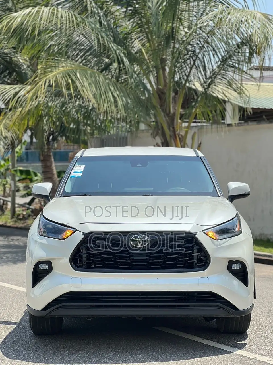 Toyota Highlander LE 2021 White