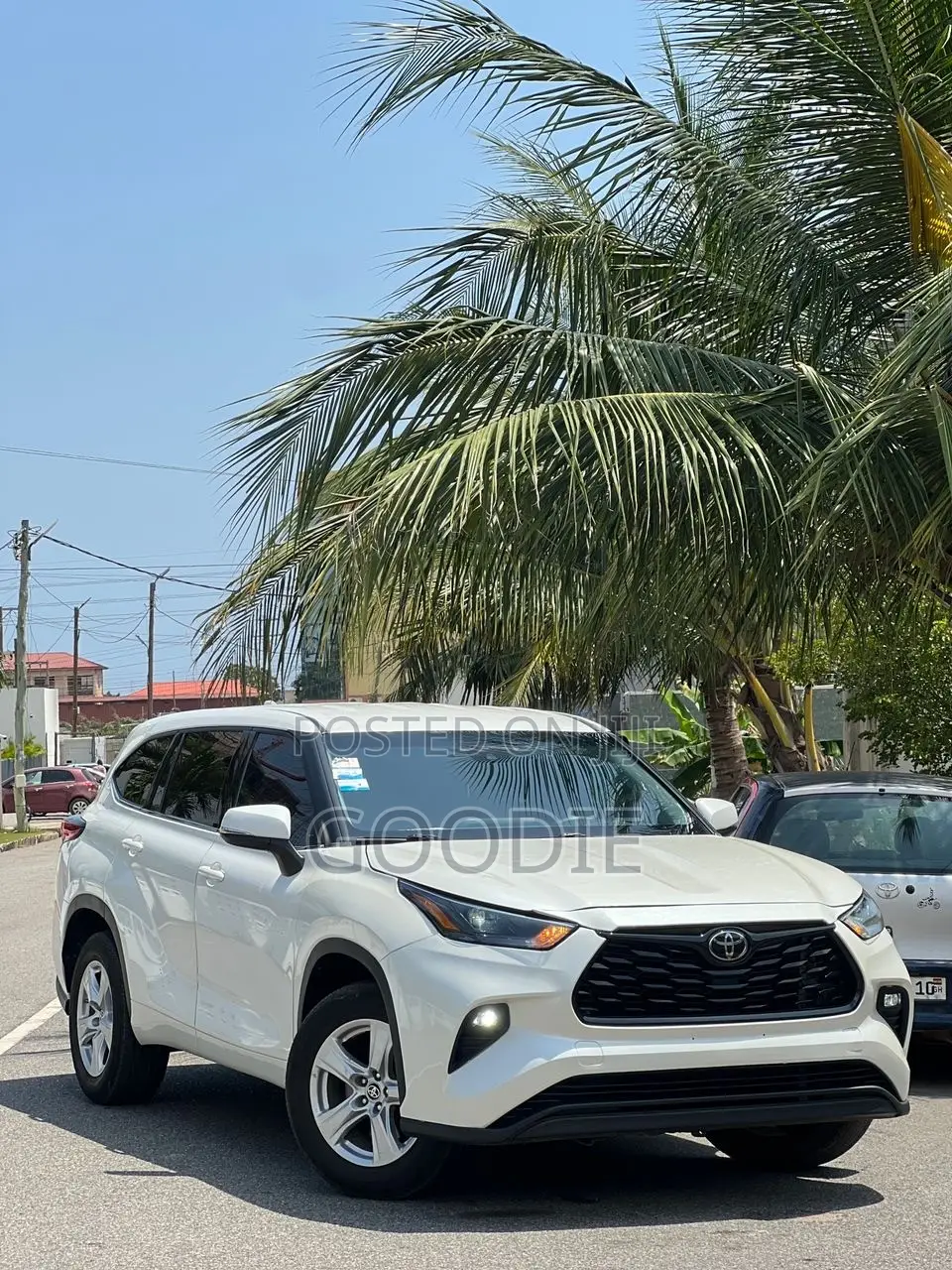 Toyota Highlander LE 2021 White