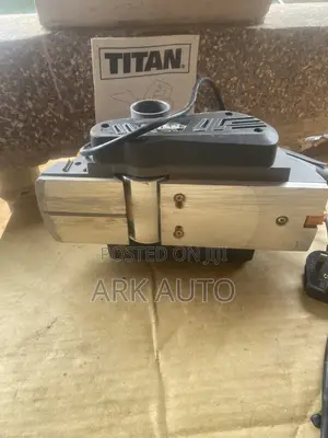 Titan 900w Electric Planer With Bag