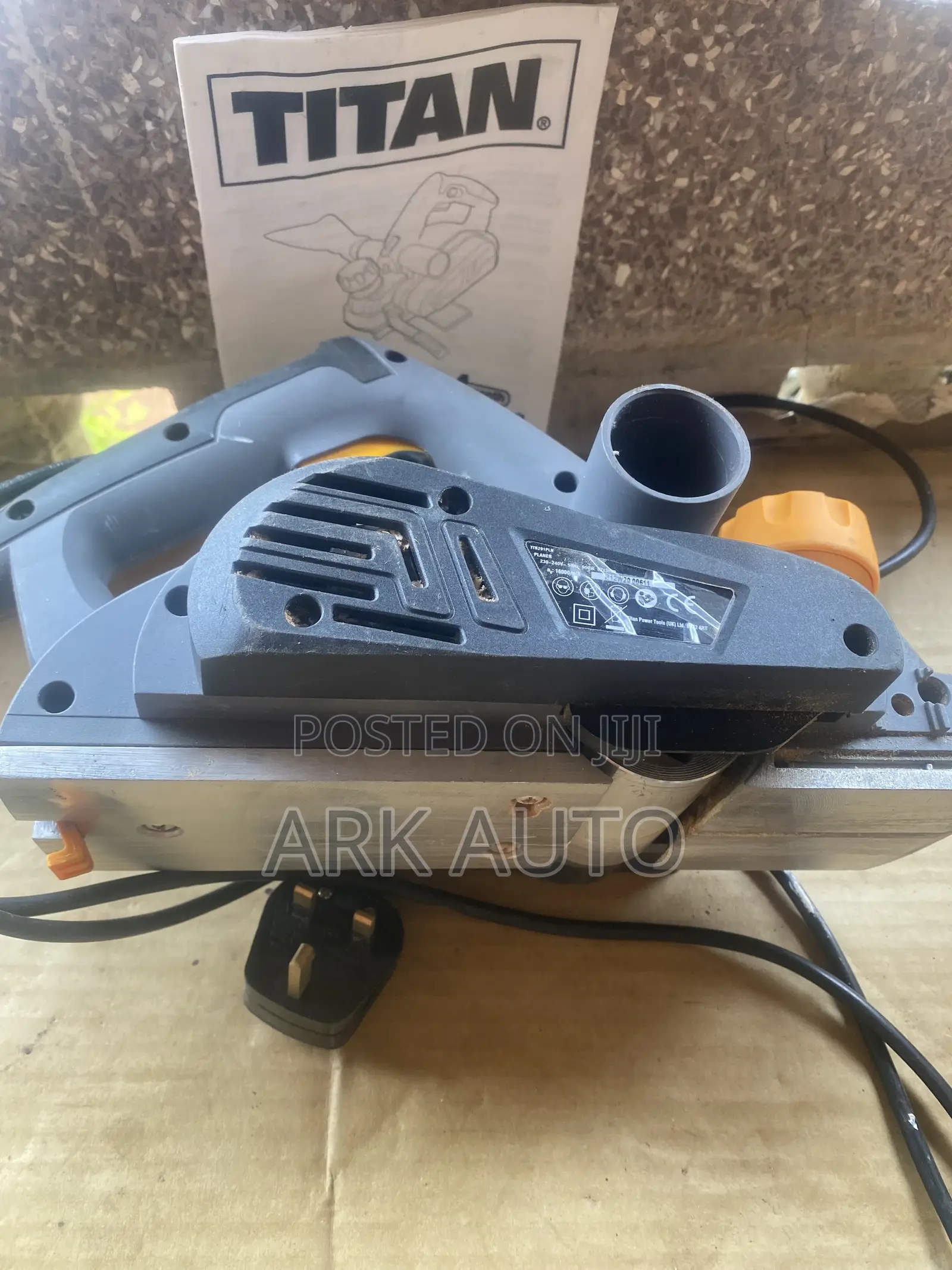 Titan 900w Electric Planer With Bag