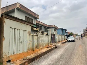 12bdrm House in Kumasi Metropolitan for sale