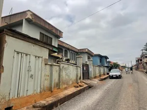 12bdrm House in Kumasi Metropolitan for sale