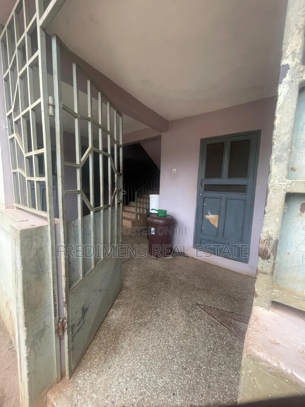 12bdrm House in Kumasi Metropolitan for sale