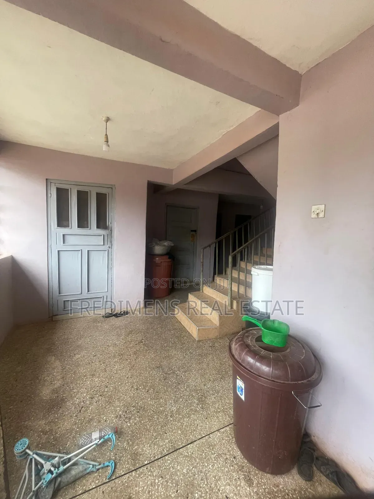12bdrm House in Kumasi Metropolitan for sale