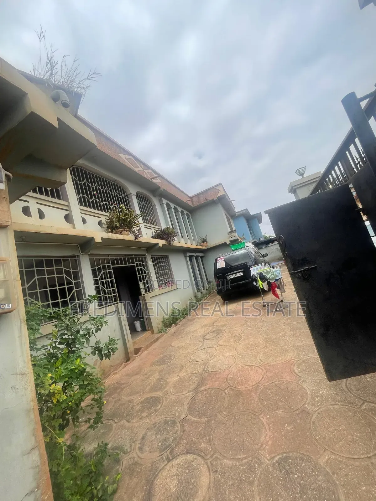 12bdrm House in Kumasi Metropolitan for sale