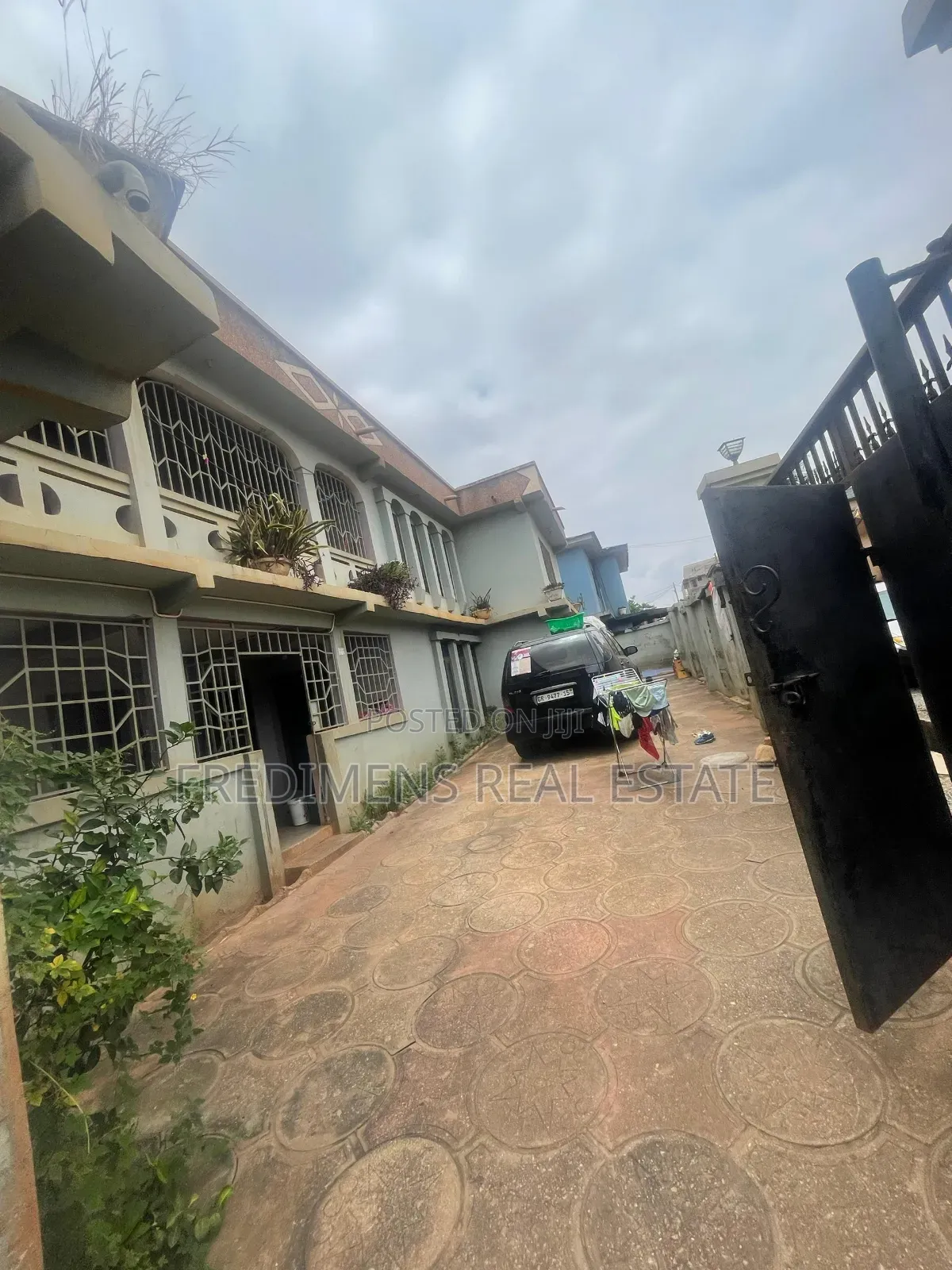 12bdrm House in Kumasi Metropolitan for sale