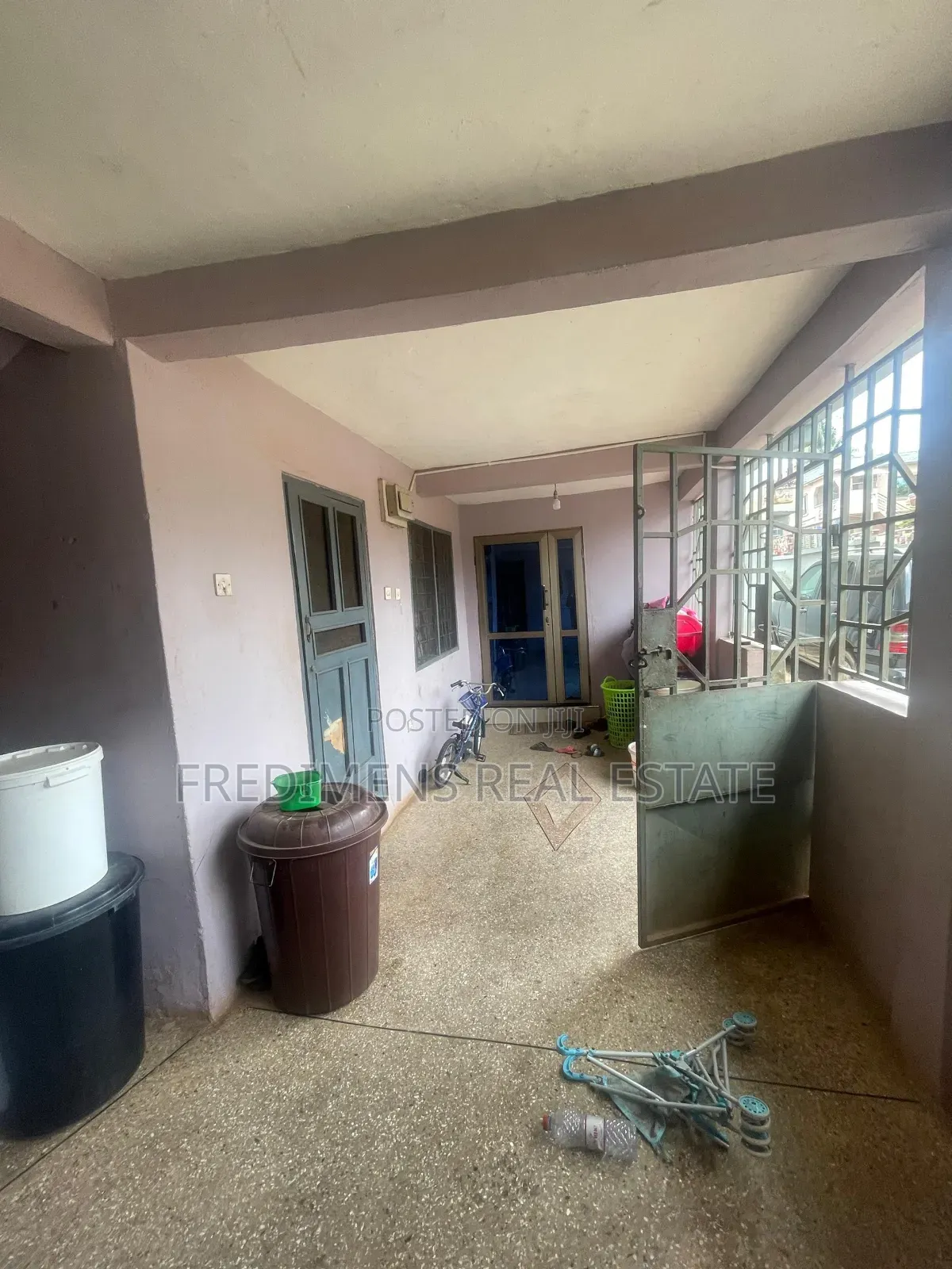 12bdrm House in Kumasi Metropolitan for sale