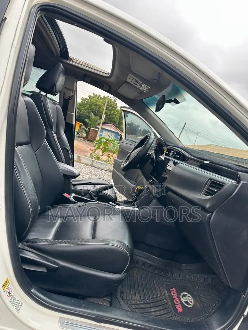 Toyota Corolla S 4dr Sedan (1.8L 4cyl CVT) 2016 White