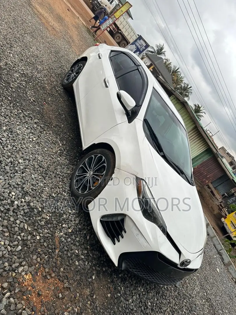 Toyota Corolla S 4dr Sedan (1.8L 4cyl CVT) 2016 White