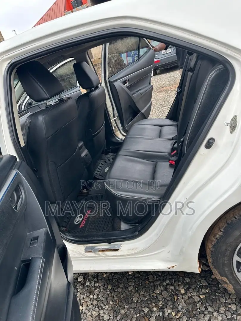 Toyota Corolla S 4dr Sedan (1.8L 4cyl CVT) 2016 White
