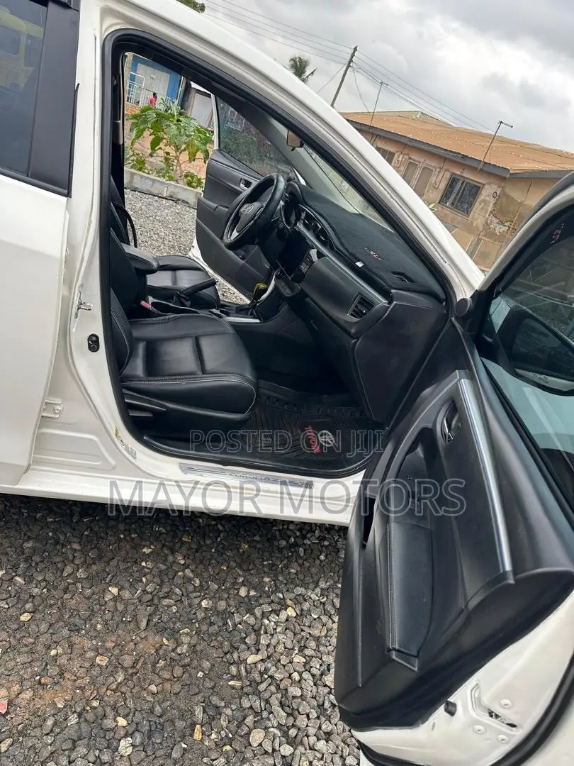 Toyota Corolla S 4dr Sedan (1.8L 4cyl CVT) 2016 White