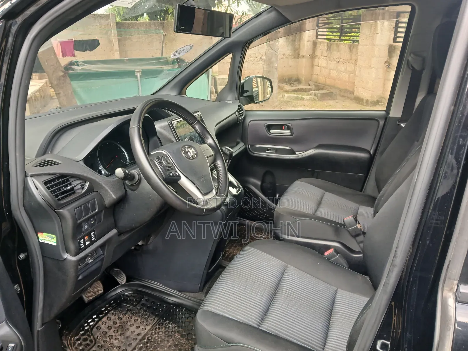 Toyota Voxy 2014 Black